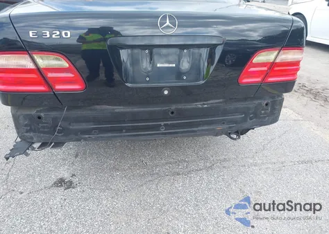 2001 Mercedes-Benz E 320 из США, поврежденный, VIN WDBJF65J11B266266